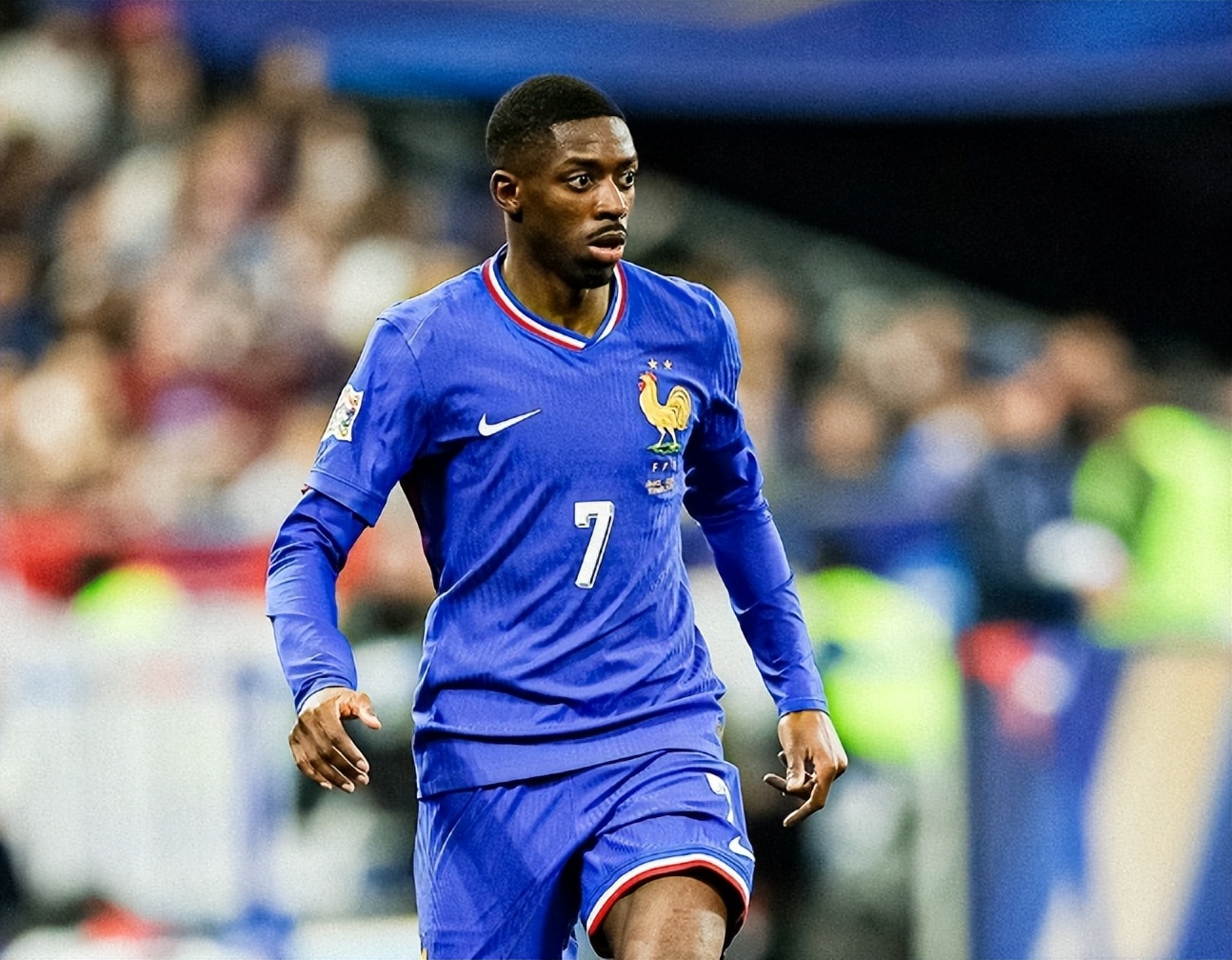 爱游戏体育app-DWG观众热烈欢呼！，费德勒迎来三赛季出色发挥引发球迷热议-爱游戏体育app